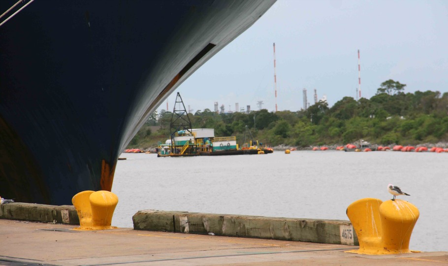 A ship prepares for its voyage at the Port of Houston. Source: Hart Energy
