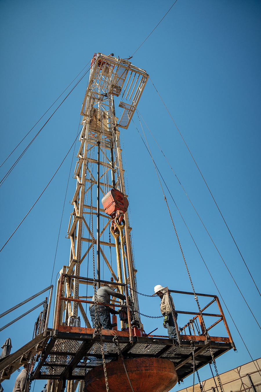 ClearWell Dynamics workers replacing pipe as part of production maintenance at an Eagle Ford well. (Source: ClearWell Dynamics)