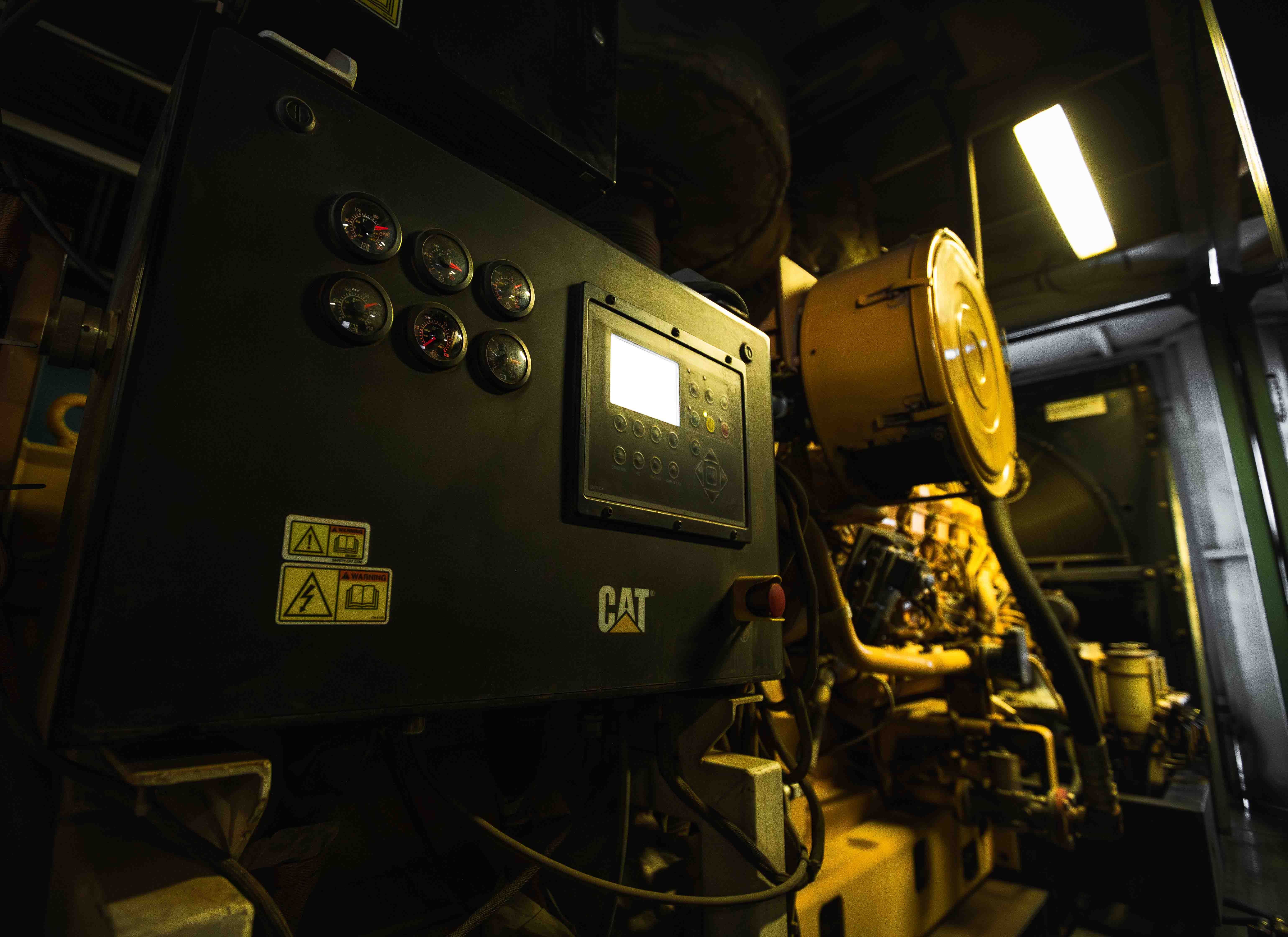 Smart technology like the Cat EMCP 4.4 control panel provides monitoring that protects engines and generators. (Source: Caterpillar Oil & Gas)