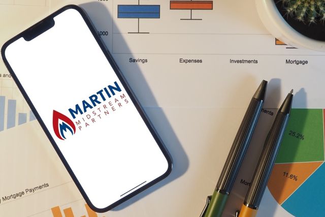 Martin Resource Sidesteps Firms’ Criticism, Offer for Midstream MLP